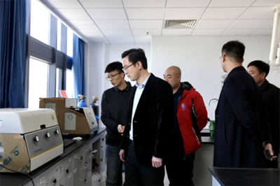 聚力產(chǎn)學(xué)研合作 點(diǎn)燃發(fā)展新引擎--龍山街道組織食品企業(yè)走進(jìn)齊魯工業(yè)大學(xué)開展產(chǎn)學(xué)研合作及觀摩研討活動